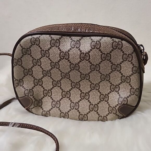 💯 Authentic Gucci Crossbody with cherryline 🍀 - Picture 5 of 15